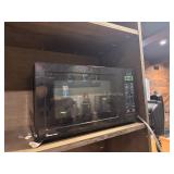 MAGIC CHEF MIRCROWAVE