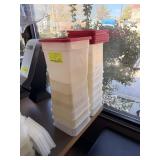 CAMBRO CONTAINERS W LID