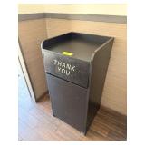 TRASH / TRAY STATION