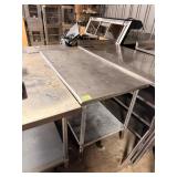 SS WORK TABLE W UNDERSHELF