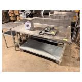 SS WORK TABLE W UNDERSHELF
