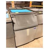 ICE MACHINE BIN