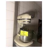 KITCHEN AID MIXER 8 QT