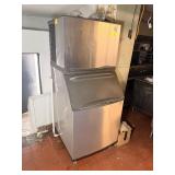 MANITOWOC ICE MAKER - MODEL: SY0504A