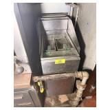 AMERICAN RANGE DEEP FRYER W/ SIDE GUARD