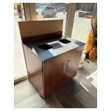 TRASH / TRAY STATION