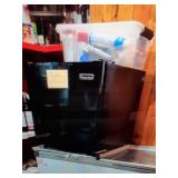 MAGIC CHEF COUNTER TOP REFRIGERATOR