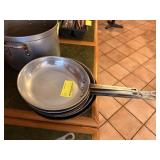 LARGE FRY PANS