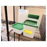 CAMBRO CONTAINERS W LID
