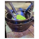 LOT OF ASSORTED POTS