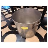 LARGE STOCK POT
