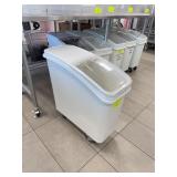 Cambro Ingredient Bins