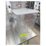 Cambro 22 Qt Containers with Lids