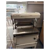 Oliver Bread Slicer