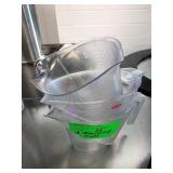 MEASURING CUPS