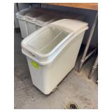 Bakers Mark White Ingredient Bin With Lid