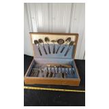 FLATWARE SET