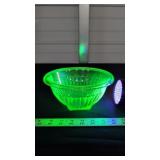 URANIUM GLASS MIXING BOWL