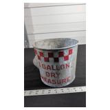 PURINA 1 GALLON DRY MEASURE