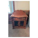 KEEPSAKES PULASKI WASHSTAND 34' TALL X 30' X 20'