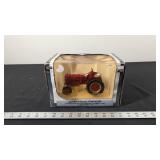 DIE-CAST IH TRACTOR