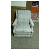 LOUNGE CHAIR