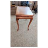 OAK SIDE TABLE 24' TALL X 28' X 18'