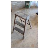 STEP LADDER