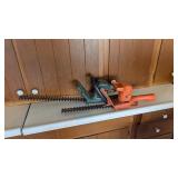 ELECTRIC HEDGE TRIMMERS