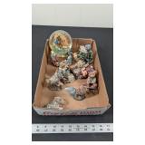 FIGURINES
