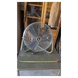 FLOOR FAN