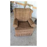 LOUNGE CHAIR