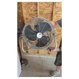 FLOOR FAN