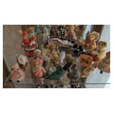 FIGURINES