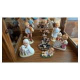 FIGURINES