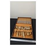FLATWARE SET
