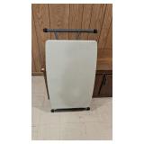 FOLDING TABLE