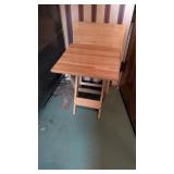 FOLDING TABLE