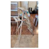 5' LADDER