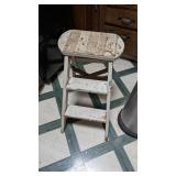 STEP LADDER
