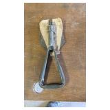 FOLDING SHOVEL