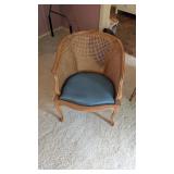 LOUNGE CHAIR