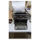 LC SMITH & CORONA TYPEWRITER