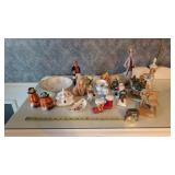 FIGURINES