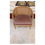 LOUNGE CHAIR