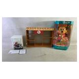 Disney Collectibles Including Minnie Mouse & Figur