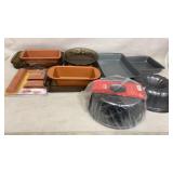 Baking pans, kitchen supplies