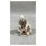 Antique Japanese carved ivory netsuke depicting a