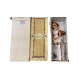 Tonner ELLOWYNE WILDE 2012 ESSENTIAL AMBER RED