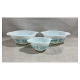 vintage Pyrex 'Amish Butterprint' pattern